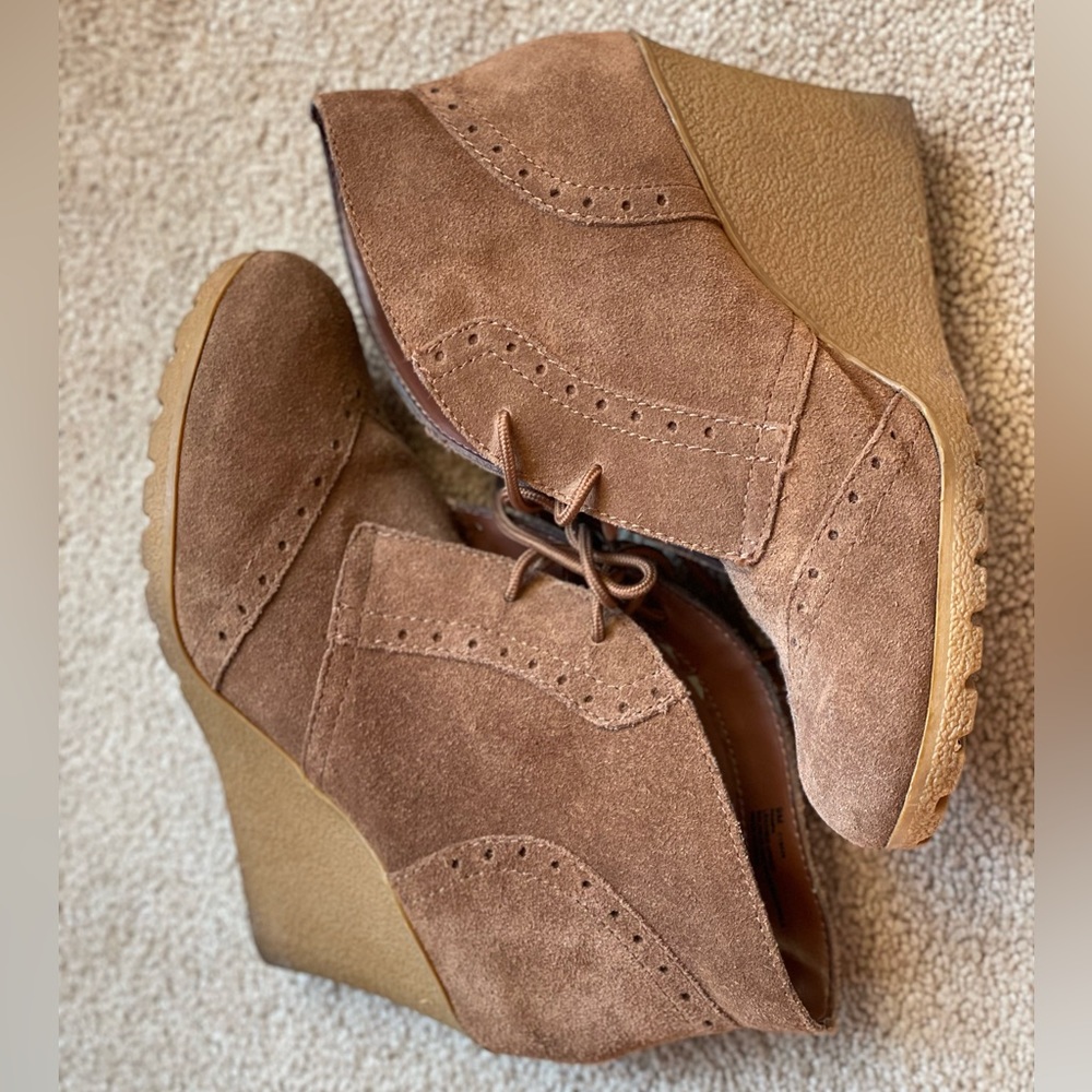MIA Wedges